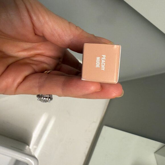 BNIB Anastasia of Beverly Hills Universal Luminous Tinted Lip Gloss Peachy Nude - Picture 3 of 3